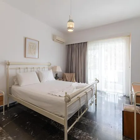 Eln's Sunlit Rhodes City