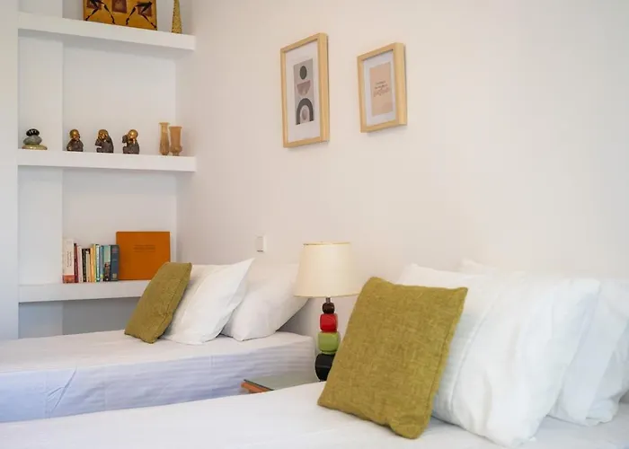 Eln's Sunlit Rhodes City