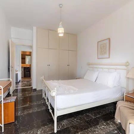 Eln's Sunlit Rhodes City